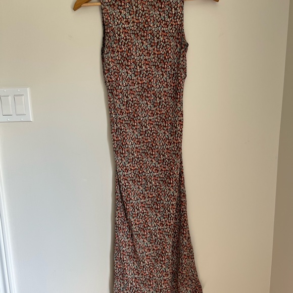 Vintage waist hugging silhouette dress - Picture 4 of 5
